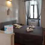 شقة Homo Homini Lupus بريشا