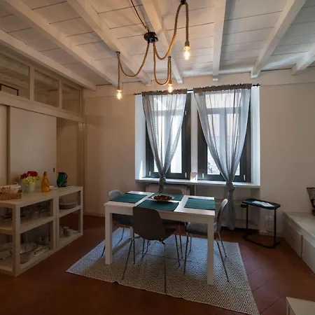 公寓 Homo Homini Lupus *