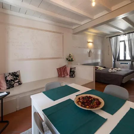 公寓 Homo Homini Lupus *