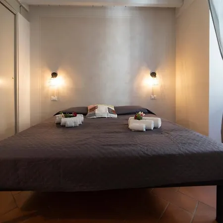 Homo Homini Lupus شقة بريشا