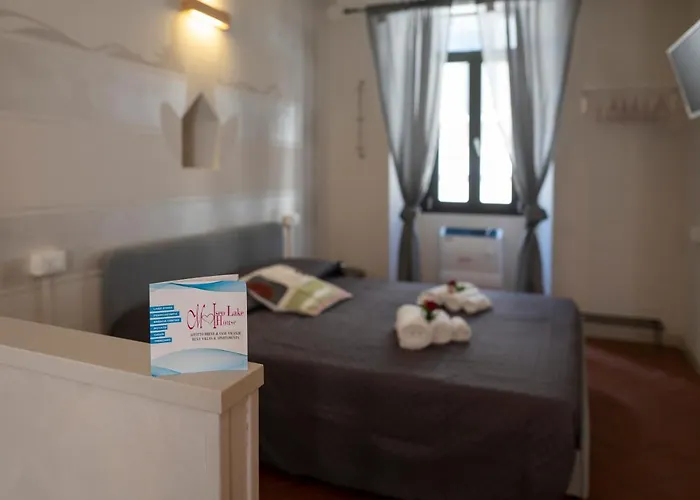 Apartment Homo Homini Lupus Brescia