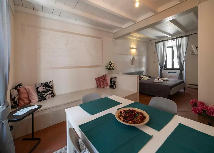 公寓 Homo Homini Lupus *