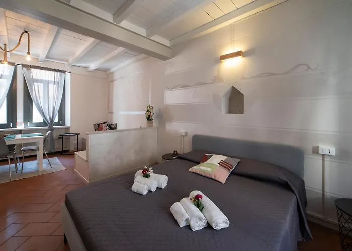 Apartment Homo Homini Lupus