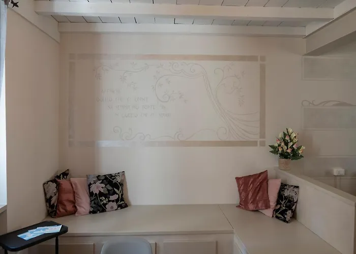 Homo Homini Lupus Apartment Brescia