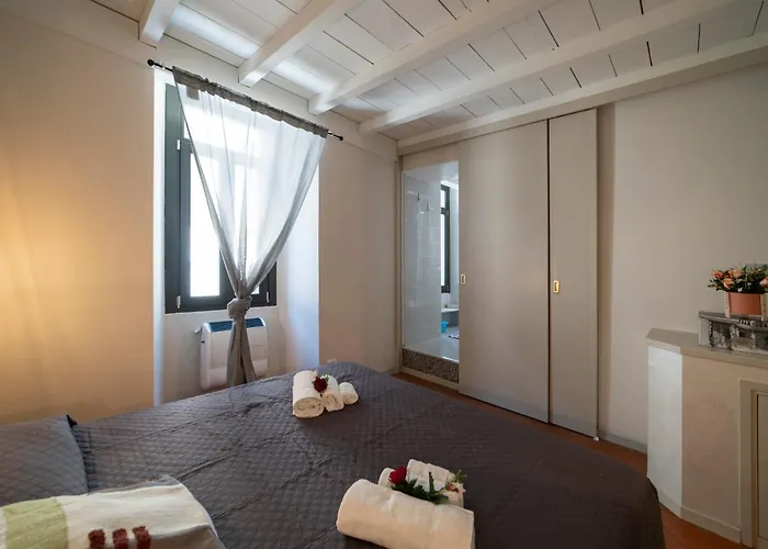 Apartment Homo Homini Lupus Brescia