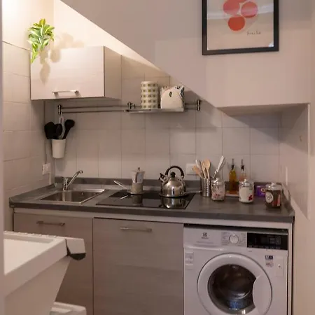 Homo Homini Lupus Appartamento *