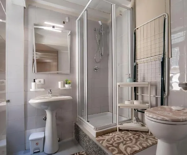 Appartement Homo Homini Lupus *