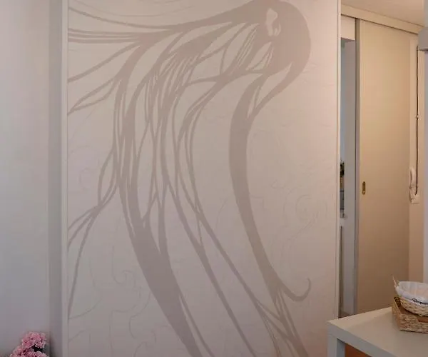 Homo Homini Lupus Appartement *