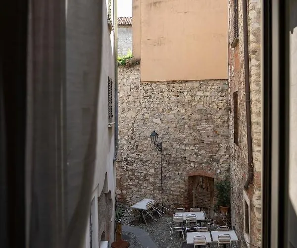 Homo Homini Lupus Appartement *