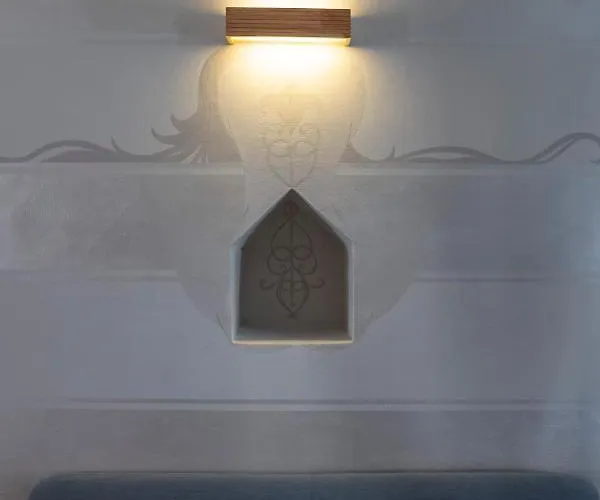 Appartement Homo Homini Lupus *